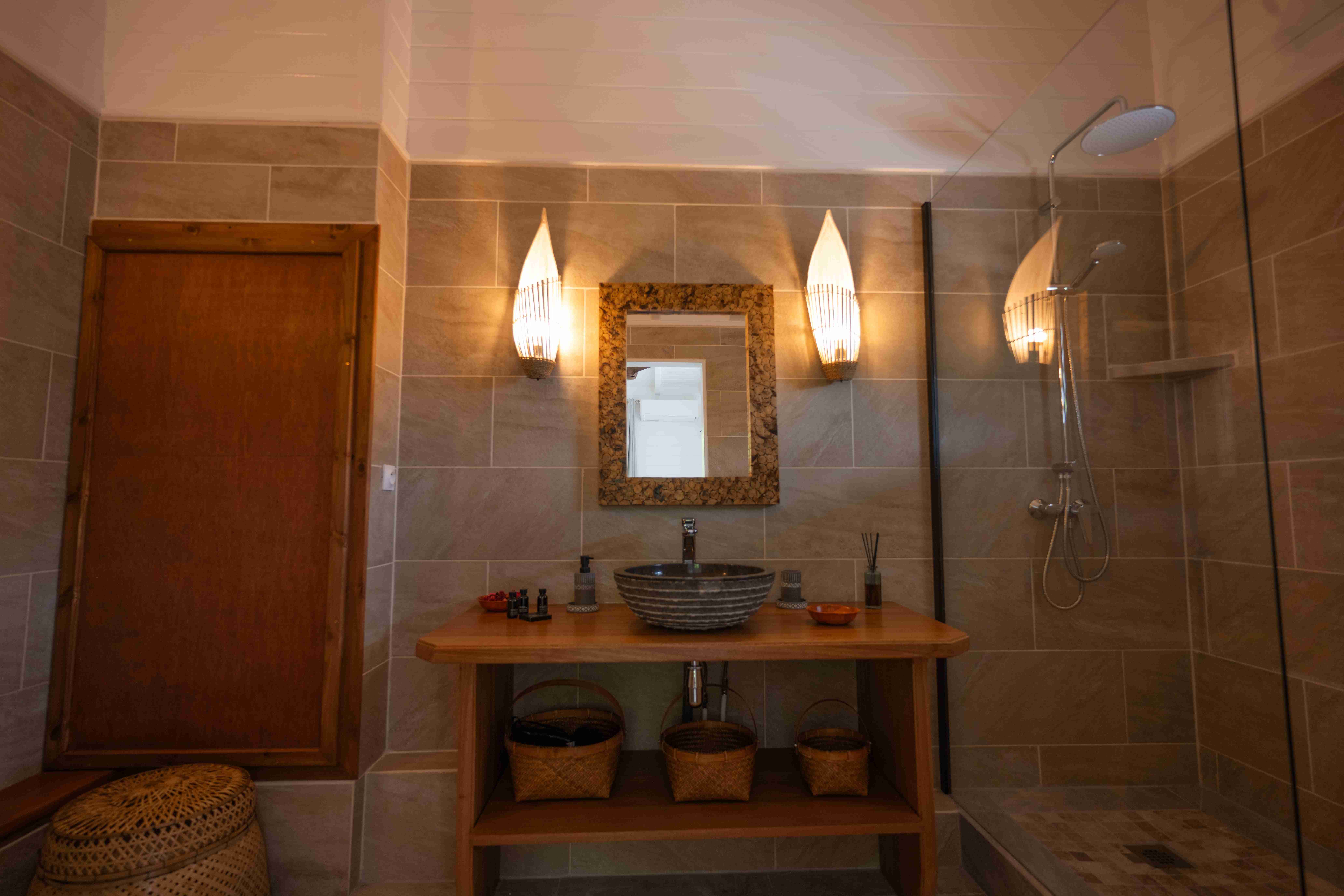 Salle de bain & wc attenants à la suite 'Asie'